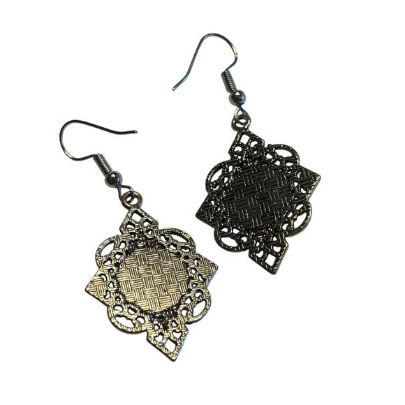 Pierced earrings silvertone faux turquoise blue stone drop dangle southwestern - Picture 3 of 5